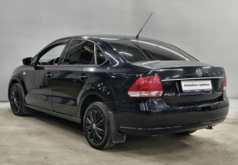 Подержанный автомобиль Volkswagen Polo Sedan 2011 года (7 фото)