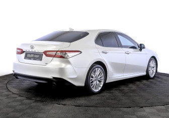 Подержанный автомобиль Toyota Camry Sedan 2019 года (5 фото)