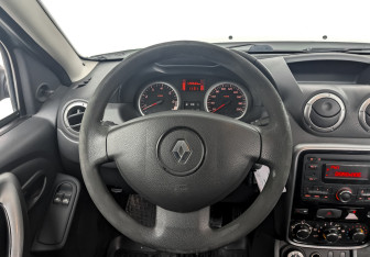 Подержанный автомобиль Renault Duster 2013 года (22 фото)