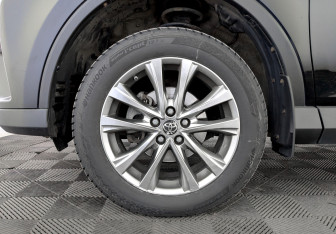 Подержанный автомобиль Toyota RAV4 2019 года (18 фото)