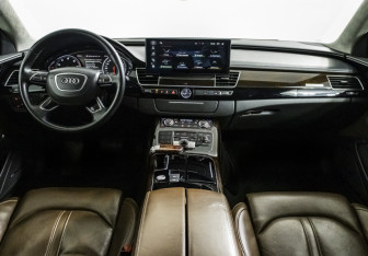 Подержанный автомобиль Audi A8 2014 года (15 фото)