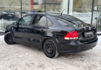 Подержанный автомобиль Volkswagen Polo Sedan 2013 года (6 фото)