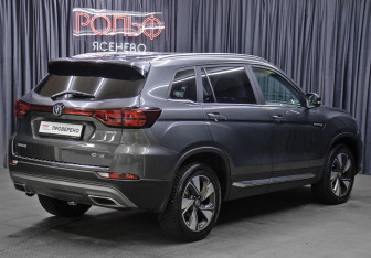 Подержанный автомобиль Changan CS75 2022 года (5 фото)