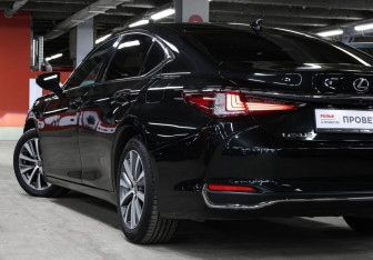 Подержанный автомобиль Lexus ES 2019 года (24 фото)