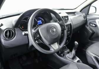 Подержанный автомобиль Nissan Terrano 2017 года (7 фото)