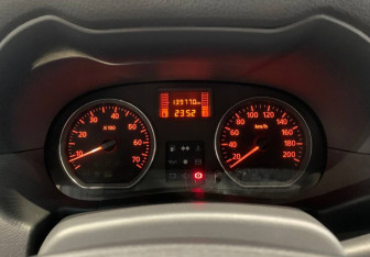 Подержанный автомобиль Nissan Terrano 2014 года (15 фото)