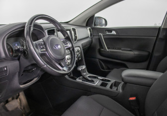 Подержанный автомобиль Kia Sportage 2018 года (10 фото)
