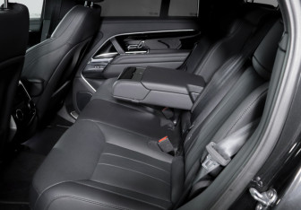 Подержанный автомобиль Land Rover Range Rover 2024 года (10 фото)