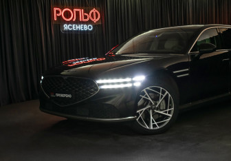 Подержанный автомобиль Genesis G90 2022 года (25 фото)