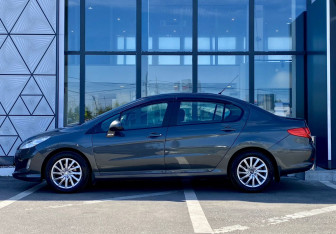 Подержанный автомобиль Peugeot 408 2012 года (8 фото)