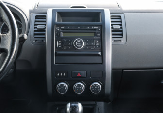 Подержанный автомобиль Nissan X-Trail 2008 года (15 фото)