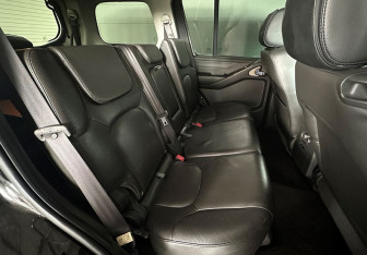 Подержанный автомобиль Nissan Pathfinder 2008 года (22 фото)