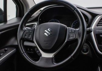 Подержанный автомобиль Suzuki SX4 Hatchback 2014 года (15 фото)
