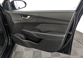 Подержанный автомобиль Hyundai Solaris Sedan 2017 года (25 фото)