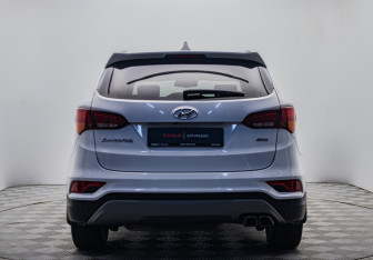 Подержанный автомобиль Hyundai Santa Fe 2017 года (4 фото)