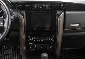 Подержанный автомобиль Toyota Fortuner 2017 года (15 фото)