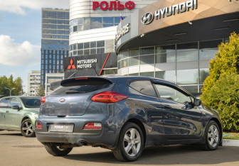 Подержанный автомобиль Kia Ceed Hatchback 2013 года (4 фото)