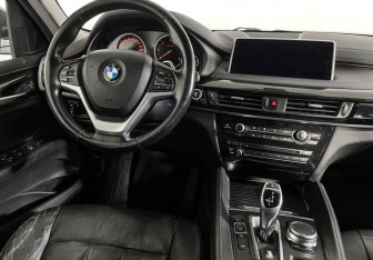 Подержанный автомобиль BMW X6 2018 года (15 фото)