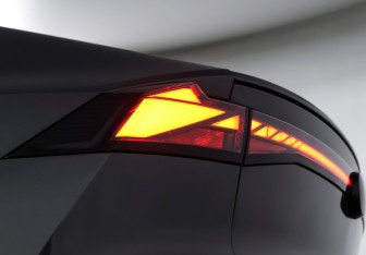 Подержанный автомобиль Changan UNI-V 2024 года (23 фото)