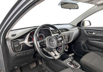 Подержанный автомобиль Kia Rio Hatchback 2021 года (16 фото)