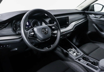 Подержанный автомобиль Skoda Octavia Liftback 2020 года (9 фото)