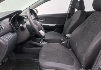 Подержанный автомобиль Kia Rio Hatchback 2013 года (10 фото)