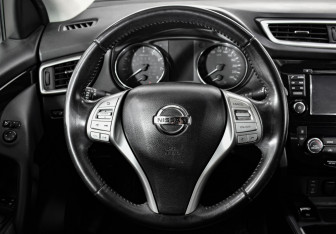 Подержанный автомобиль Nissan Qashqai 2017 года (16 фото)