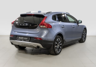 Подержанный автомобиль Volvo V40 Hatchback 2019 года (5 фото)