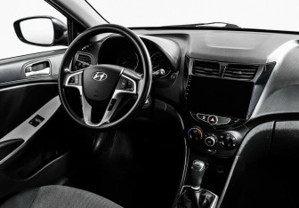 Подержанный автомобиль Hyundai Solaris Sedan 2012 года (8 фото)