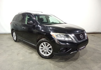 Подержанный автомобиль Nissan Pathfinder 2016 года (3 фото)