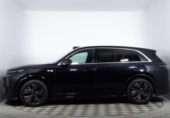 Подержанный автомобиль LiXiang L7 2023 года (8 фото)