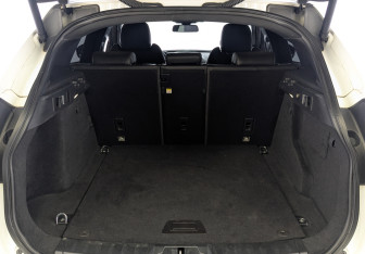 Подержанный автомобиль Jaguar F-Pace 2017 года (10 фото)