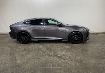 Подержанный автомобиль Changan UNI-V 2023 года (8 фото)