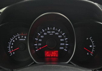 Подержанный автомобиль Kia Rio Hatchback 2016 года (12 фото)