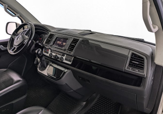 Подержанный автомобиль Volkswagen Multivan 2018 года (13 фото)