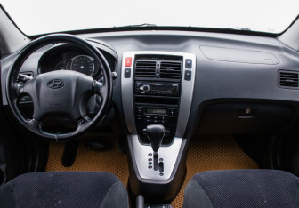 Подержанный автомобиль Hyundai Tucson 2007 года (13 фото)
