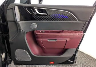 Подержанный автомобиль Hongqi E-HS9 2022 года (24 фото)