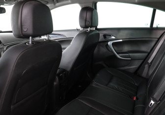Подержанный автомобиль Opel Insignia Sedan 2014 года (12 фото)