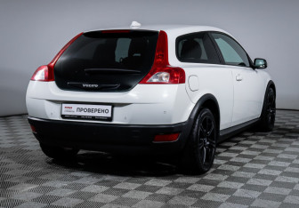 Подержанный автомобиль Volvo C30 2007 года (5 фото)