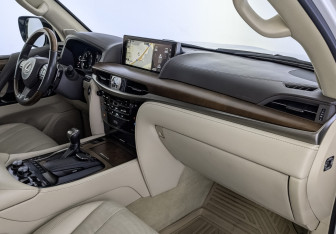 Подержанный автомобиль Lexus LX 2019 года (13 фото)