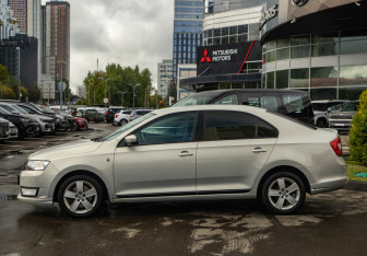Подержанный автомобиль Skoda Rapid Liftback 2014 года (6 фото)