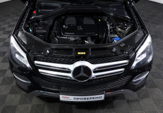 Подержанный автомобиль Mercedes-Benz GLE 2015 года (9 фото)