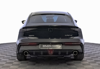 Подержанный автомобиль Changan UNI-V 2023 года (6 фото)