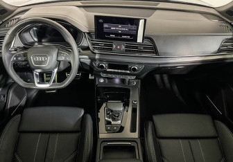 Подержанный автомобиль Audi Q5 2025 года (12 фото)
