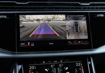 Подержанный автомобиль Audi Q8 2021 года (25 фото)