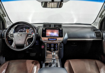 Подержанный автомобиль Toyota Land Cruiser Prado 2019 года (13 фото)