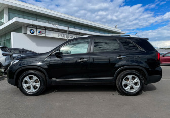 Подержанный автомобиль Kia Sorento 2017 года (8 фото)