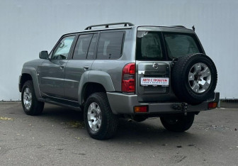Подержанный автомобиль Nissan Patrol 2008 года (7 фото)