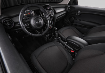 Подержанный автомобиль MINI Hatch 2018 года (10 фото)