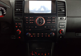 Подержанный автомобиль Nissan Pathfinder 2011 года (14 фото)